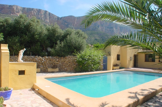 Ferienwohnung für 8 Personen in Javea, Costa Blanca: 4 Schlafzimmer, 2 Badezimmer, Klimaanlage, Sat-TV, Spülmaschine, Pool, Strand 5 km, abgeschl. Grundstück, Waschmaschine
