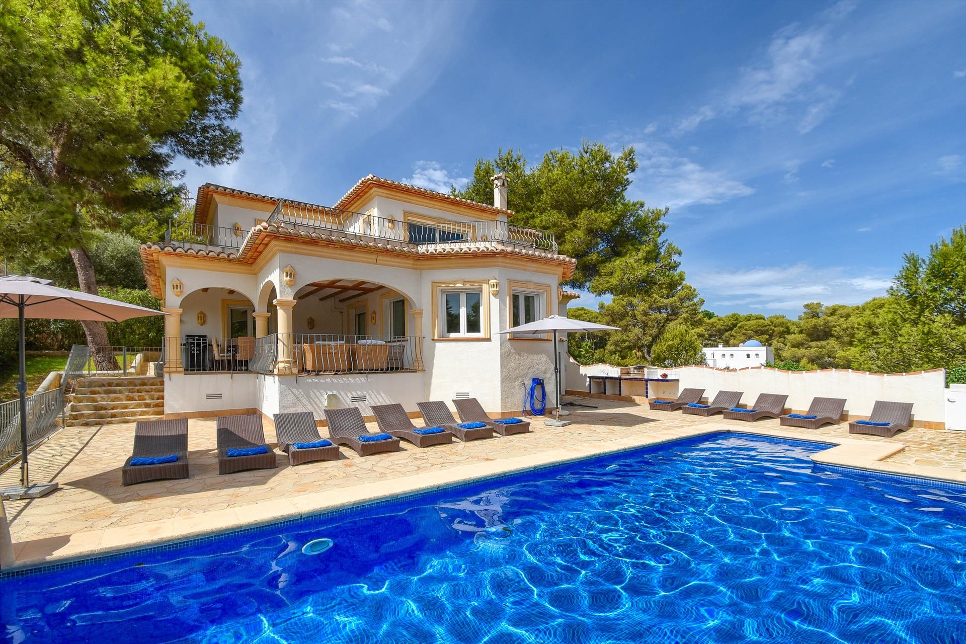Ferienwohnung für 10 Personen ca. 250 mÂ² in Jávea, Costa Blanca: 6 Schlafzimmer, 1 Badezimmer, Sat-TV, Spülmaschine, Pool, Strand 4 km, Waschmaschine, Hund erlaubt