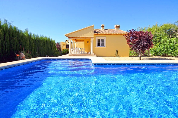 Ferienwohnung für 6 Personen in Javea, Costa Blanca: 3 Schlafzimmer, 1 Badezimmer, Kabel-TV, Spülmaschine, Pool, Strand 5 km, Waschmaschine