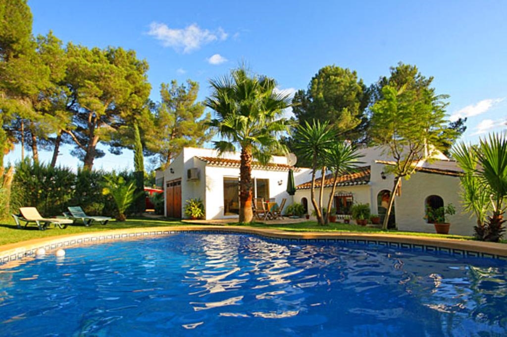 Ferienhaus mit Pool für 6 Personen in Jávea, Costa Blanca: 3 Schlafzimmer, 2 Badezimmer, Kamin, Klimaanlage, Sat-TV, Spülmaschine, Pool, Strand 5 km, abgeschl. Grundstück, Waschmaschine