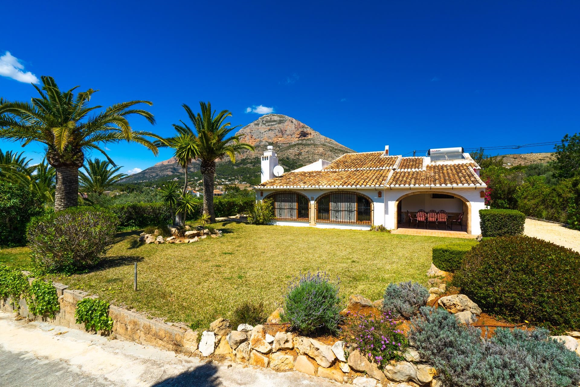 Ferienhaus mit Pool für 8 Personen ca. 180 mÂ² in Jávea, Costa Blanca: 4 Schlafzimmer, 2 Badezimmer, Klimaanlage, Sat-TV, Spülmaschine, Pool, Strand 5 km, abgeschl. Grundstück, Waschmaschine
