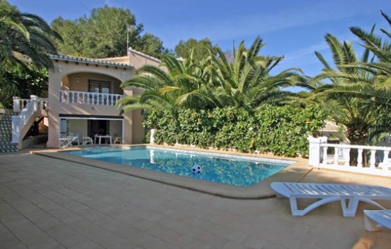 Ferienwohnung für 10 Personen in Moraira, Costa Blanca: 5 Schlafzimmer, 2 Badezimmer, Sat-TV, Spülmaschine, Pool, Strand 1000 m, Waschmaschine
