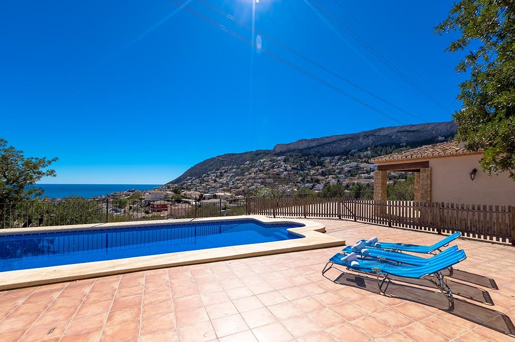 Ferienhaus mit Pool für 8 Personen ca. 180 mÂ² in Calpe, Costa Blanca: 4 Schlafzimmer, 3 Badezimmer, Spülmaschine, Pool, Strand 5 km, Waschmaschine, Hund erlaubt