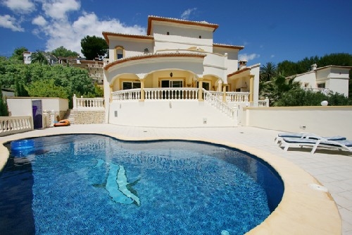 Ferienwohnung für 6 Personen in Moraira, Costa Blanca: 3 Schlafzimmer, 1 Badezimmer, Klimaanlage, Sat-TV, Spülmaschine, Pool, Strand 200 m, Waschmaschine