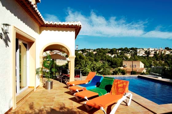 Ferienhaus mit Pool für 4 Personen ca. 120 mÂ² in Moraira, Costa Blanca: 2 Schlafzimmer, 2 Badezimmer, Klimaanlage, Sat-TV, Spülmaschine, Pool, Strand 5 km, abgeschl. Grundstück, Waschmaschine