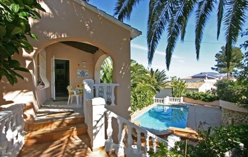 Ferienwohnung für 8 Personen in Moraira, Costa Blanca: 4 Schlafzimmer, 2 Badezimmer, Sat-TV, Spülmaschine, Pool, Strand 1000 m, Waschmaschine