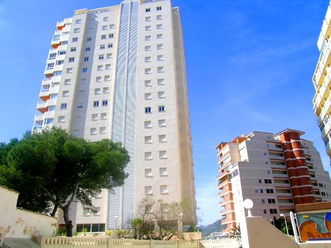 Ferienwohnung für 4 Personen ca. 50 mÂ² in Calpe, Costa Blanca: 1 Schlafzimmer, 1 Badezimmer, Klimaanlage, gemeinschaftliches Schwimmbad, Strand 25 m, abgeschl. Grundstück, Waschmaschine, Hund erlaubt