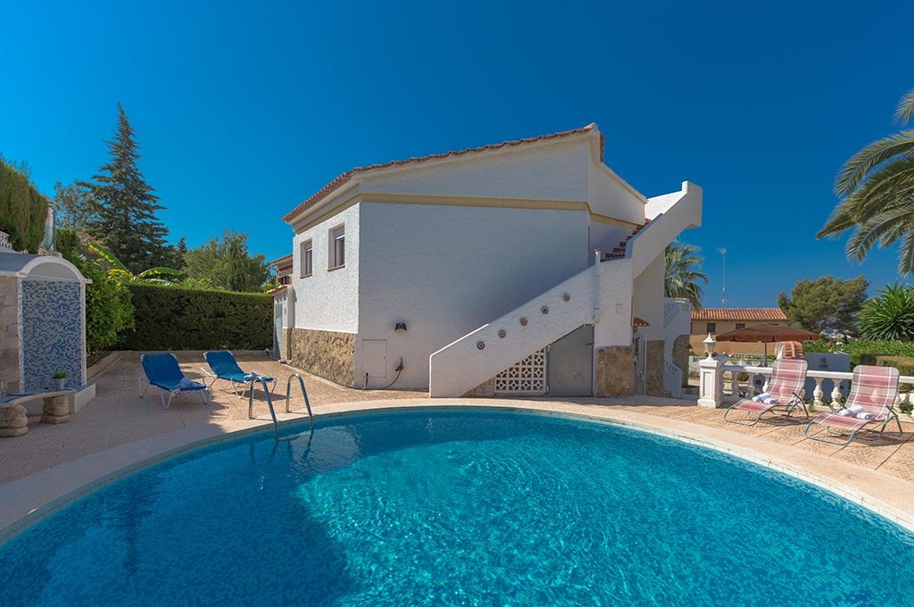 Ferienwohnung für 6 Personen ca. 140 mÂ² in Calpe, Costa Blanca: 3 Schlafzimmer, 4 Badezimmer, Klimaanlage, Kabel-TV, Sat-TV, Pool, Strand 5 km, abgeschl. Grundstück, Trockner, Waschmaschine, Hund erlaubt