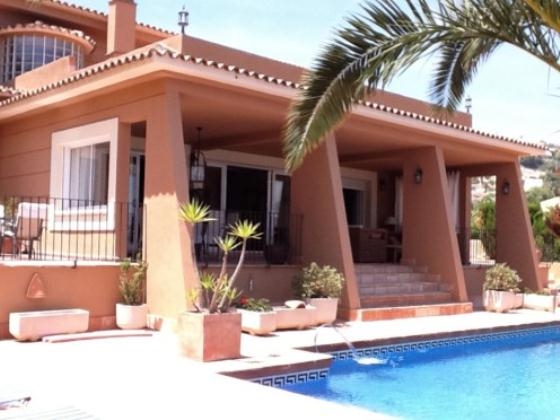 Ferienhaus mit Pool für 6 Personen ca. 225 mÂ² in Moraira, Costa Blanca: 3 Schlafzimmer, 4 Badezimmer, Klimaanlage, Spülmaschine, Pool, Strand 1000 m, abgeschl. Grundstück, Waschmaschine, Hund erlaubt