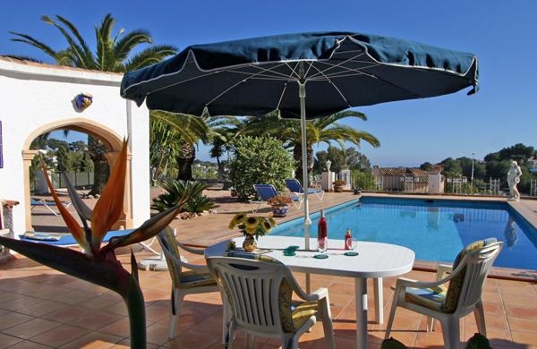 Ferienwohnung für 6 Personen in Moraira, Costa Blanca: 3 Schlafzimmer, 2 Badezimmer, Sat-TV, Spülmaschine, Pool, Strand 5 km, Waschmaschine