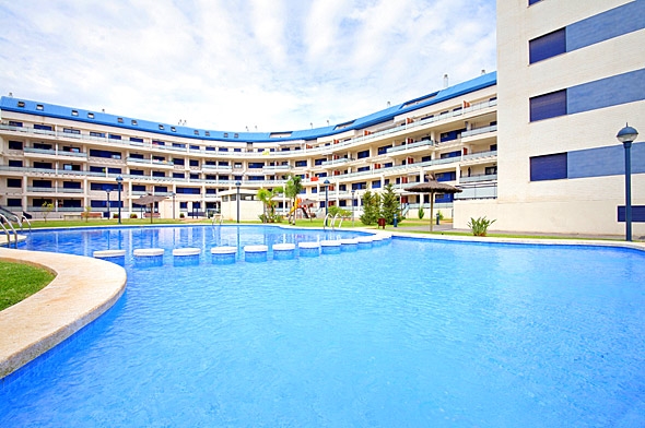 Ferienwohnung für 8 Personen ca. 150 mÂ² in Dénia, Costa Blanca: 4 Schlafzimmer, 1 Badezimmer, Klimaanlage, Spülmaschine, gemeinschaftliches Schwimmbad, Strand 500 m, Trockner, Waschmaschine