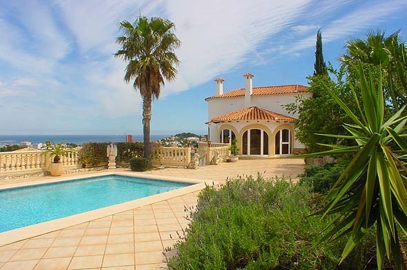 Ferienwohnung für 6 Personen in Dénia, Costa Blanca: 3 Schlafzimmer, 1 Badezimmer, Sat-TV, Spülmaschine, Pool, Whirlpool, Strand 5 km, Trockner, Waschmaschine