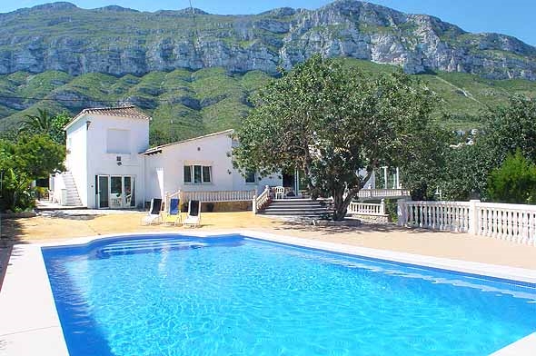 Ferienwohnung für 8 Personen in Dénia, Costa Blanca: 4 Schlafzimmer, 1 Badezimmer, Pool, Strand 5 km, Waschmaschine