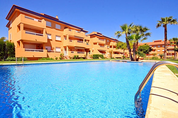 Ferienwohnung für 8 Personen ca. 140 mÂ² in Jávea, Costa Blanca: 4 Schlafzimmer, 1 Badezimmer, Klimaanlage, Spülmaschine, gemeinschaftliches Schwimmbad, Strand 1000 m, abgeschl. Grundstück, Waschmaschine