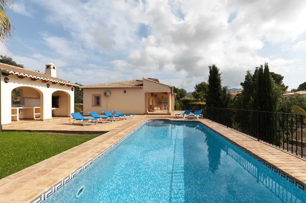 Ferienhaus mit Pool für 6 Personen ca. 220 mÂ² in Dénia, Costa Blanca: 3 Schlafzimmer, Klimaanlage, Sat-TV, Spülmaschine, Pool, Strand 25 km, abgeschl. Grundstück, Trockner, Waschmaschine