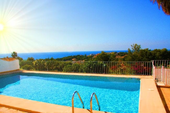 Ferienwohnung für 6 Personen ca. 200 mÂ² in Moraira, Costa Blanca: 3 Schlafzimmer, 1 Badezimmer, Spülmaschine, Pool, Strand 5 km, abgeschl. Grundstück, Waschmaschine, Hund erlaubt