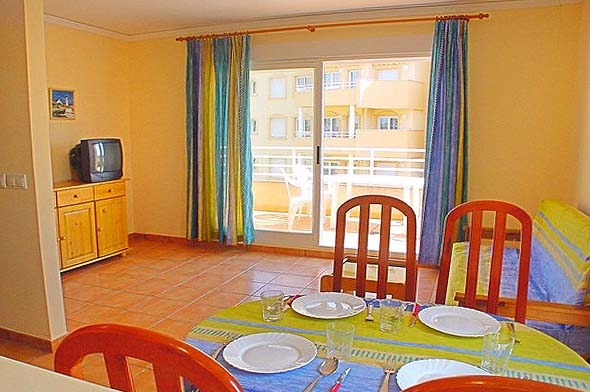 Ferienwohnung für 4 Personen in Oliva, Valencia (Costa del Azahar): 2 Schlafzimmer, 1 Badezimmer, Sauna, gemeinschaftliches Schwimmbad, Strand 500 m, Waschmaschine