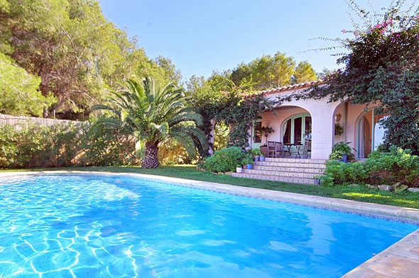 Ferienwohnung für 6 Personen in Javea, Costa Blanca: 3 Schlafzimmer, 1 Badezimmer, Sat-TV, Spülmaschine, Pool, Strand 10 km, abgeschl. Grundstück, Waschmaschine