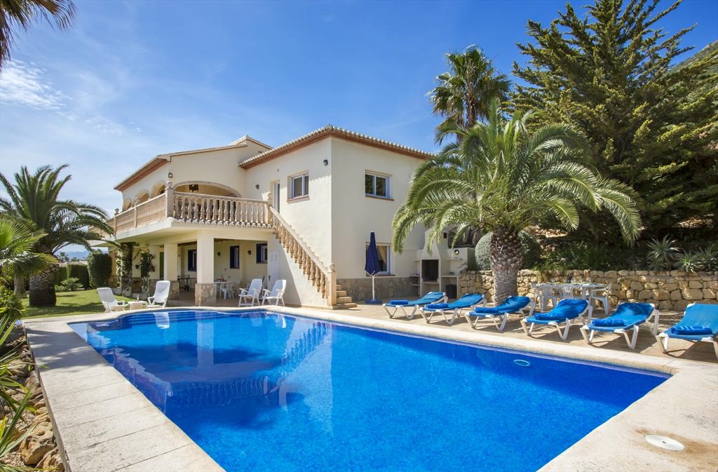 Ferienhaus mit Pool für 6 Personen in Jávea, Costa Blanca: 4 Schlafzimmer, 2 Badezimmer, Klimaanlage, Sat-TV, Spülmaschine, Pool, Strand 5 km, Trockner, Waschmaschine