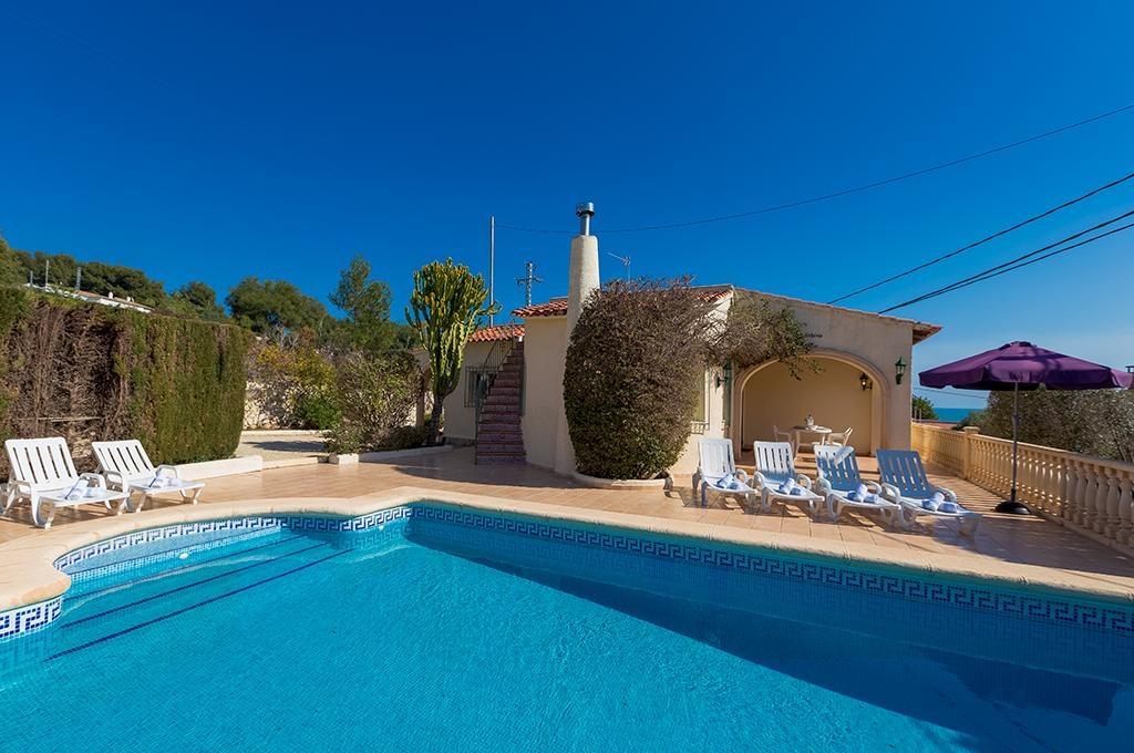 Ferienwohnung für 4 Personen ca. 2000 mÂ² in Benissa, Costa Blanca: 2 Schlafzimmer, 1 Badezimmer, Klimaanlage, Spülmaschine, Pool, Strand 500 m, abgeschl. Grundstück, Trockner, Hund erlaubt