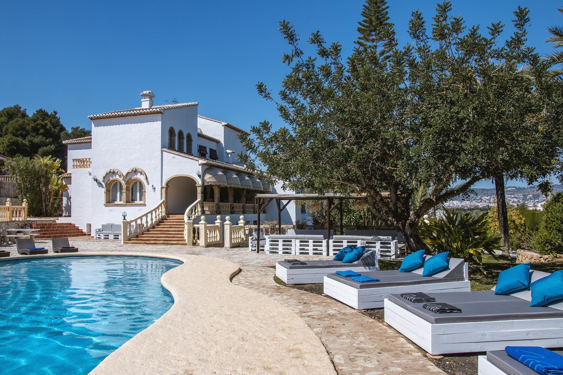 Ferienwohnung für 16 Personen ca. 670 mÂ² in Jávea, Costa Blanca: 7 Schlafzimmer, 1 Badezimmer, Kabel-TV, Sat-TV, Spülmaschine, Pool, Strand 1000 m, abgeschl. Grundstück, Waschmaschine, Hund erlaubt