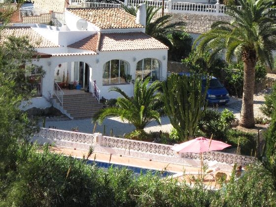Ferienwohnung für 5 Personen ca. 120 mÂ² in Moraira, Costa Blanca: 2 Schlafzimmer, 1 Badezimmer, Klimaanlage, Sat-TV, Spülmaschine, Pool, Strand 2 km, abgeschl. Grundstück, Waschmaschine, Hund erlaubt