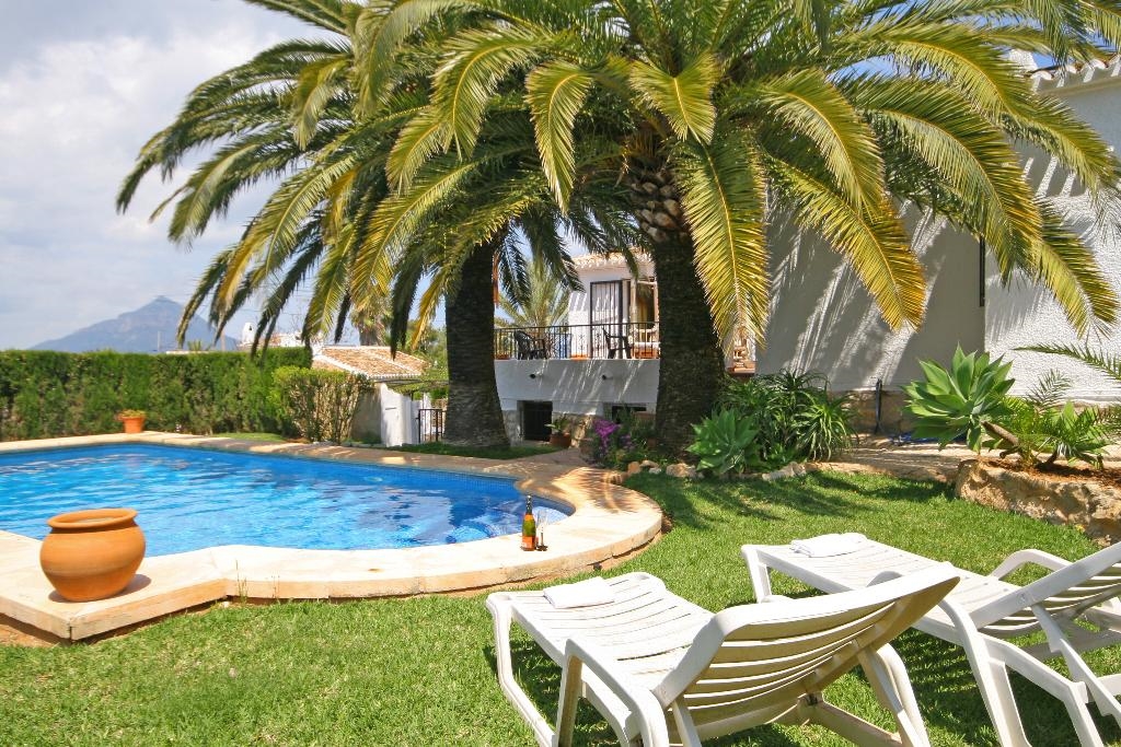 Ferienwohnung für 5 Personen ca. 100 mÂ² in Jávea, Costa Blanca: 3 Schlafzimmer, 1 Badezimmer, Klimaanlage, Sat-TV, Spülmaschine, Pool, Strand 5 km, abgeschl. Grundstück, Waschmaschine, Hund erlaubt