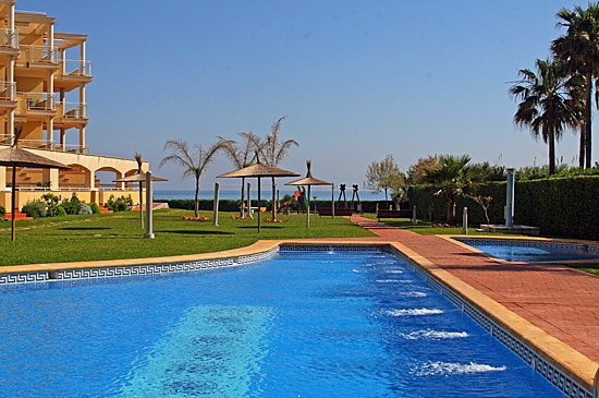 Ferienwohnung für 6 Personen ca. 90 mÂ² in Dénia, Costa Blanca: 3 Schlafzimmer, 1 Badezimmer, Klimaanlage, Spülmaschine, gemeinschaftliches Schwimmbad, Strand 100 m, Waschmaschine