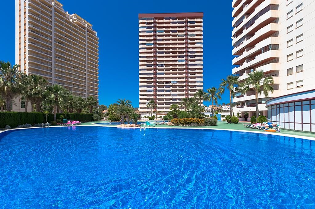 Ferienwohnung für 4 Personen ca. 87 mÂ² in Calpe, Costa Blanca: 2 Schlafzimmer, 2 Badezimmer, gemeinschaftliches Schwimmbad, Strand 200 m, Waschmaschine