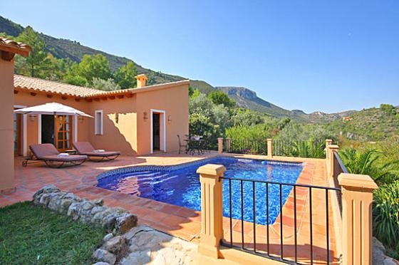Ferienwohnung für 4 Personen ca. 160 mÂ² in Dénia, Costa Blanca: 2 Schlafzimmer, 1 Badezimmer, Klimaanlage, Sat-TV, Spülmaschine, Pool, Whirlpool, Strand 10 km, Waschmaschine