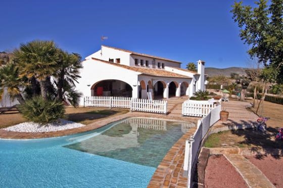 Ferienhaus mit Pool für 8 Personen ca. 400 mÂ² in Moraira, Costa Blanca: 4 Schlafzimmer, 2 Badezimmer, Klimaanlage, Spülmaschine, Pool, Whirlpool, Strand 5 km, abgeschl. Grundstück, Waschmaschine, Hund erlaubt