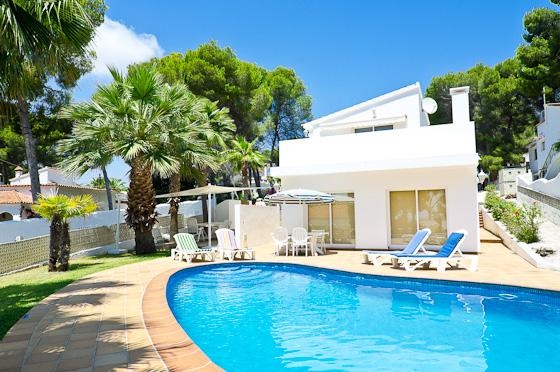 Ferienwohnung für 8 Personen ca. 180 mÂ² in Moraira, Costa Blanca: 4 Schlafzimmer, 4 Badezimmer, Klimaanlage, Spülmaschine, Pool, Strand 100 m, abgeschl. Grundstück, Waschmaschine, Hund erlaubt