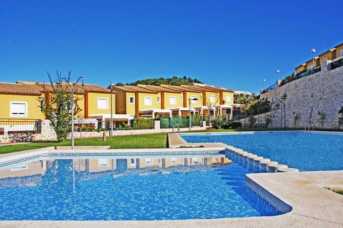 Ferienhaus für 6 Personen ca. 102 mÂ² in Calpe, Costa Blanca: 3 Schlafzimmer, 2 Badezimmer, Klimaanlage, Spülmaschine, gemeinschaftliches Schwimmbad, Strand 3 km, abgeschl. Grundstück, Waschmaschine, Hund erlaubt