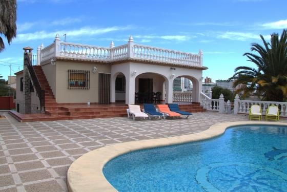 Ferienwohnung für 10 Personen ca. 440 mÂ² in Calpe, Costa Blanca: 5 Schlafzimmer, 3 Badezimmer, Klimaanlage, Pool, Strand 1000 m, abgeschl. Grundstück, Waschmaschine, Hund erlaubt