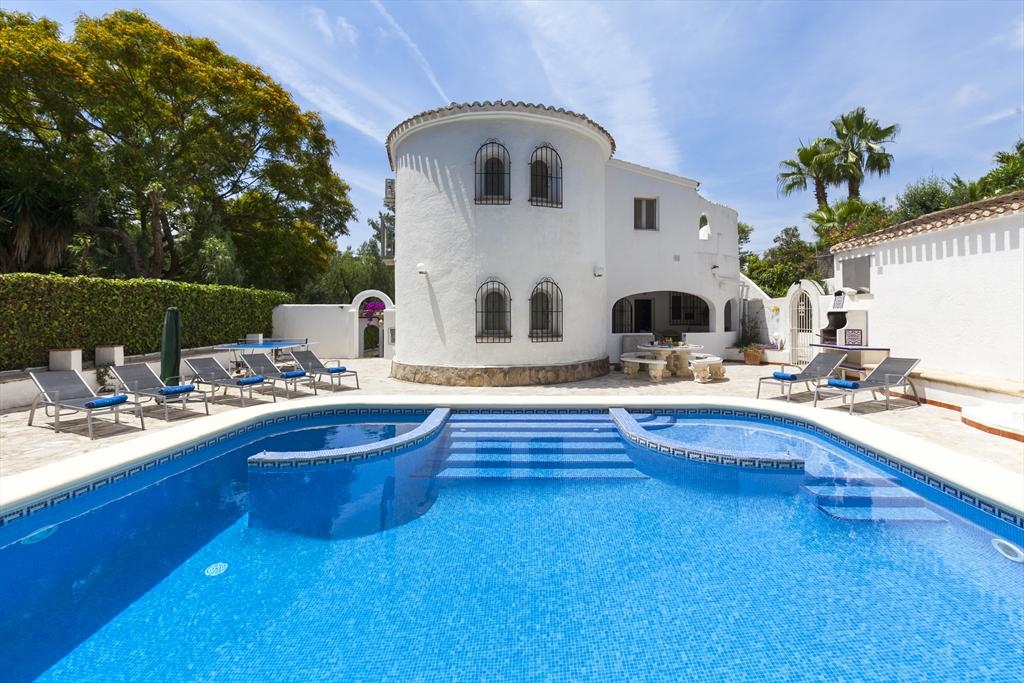 Ferienwohnung für 6 Personen ca. 250 mÂ² in Jávea, Costa Blanca: 3 Schlafzimmer, 1 Badezimmer, Klimaanlage, Sat-TV, Spülmaschine, Pool, Whirlpool, Strand 3 km, abgeschl. Grundstück, Waschmaschine