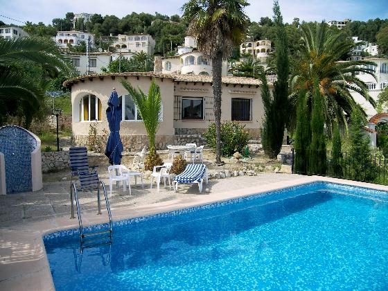 Ferienwohnung für 4 Personen in Benissa, Costa Blanca: 2 Schlafzimmer, 1 Badezimmer, Sat-TV, Pool, Strand 3 km, abgeschl. Grundstück, Waschmaschine, Hund erlaubt