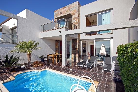 Ferienhaus mit Pool für 4 Personen ca. 120 mÂ² in San Bartolomé de Tirajana, Gran Canaria (Inland Gran Canaria): 2 Schlafzimmer, 4 Badezimmer, Klimaanlage, Telefon, Sat-TV, Spülmaschine, Pool, Strand 10 km, abgeschl. Grundstück, Waschmaschine