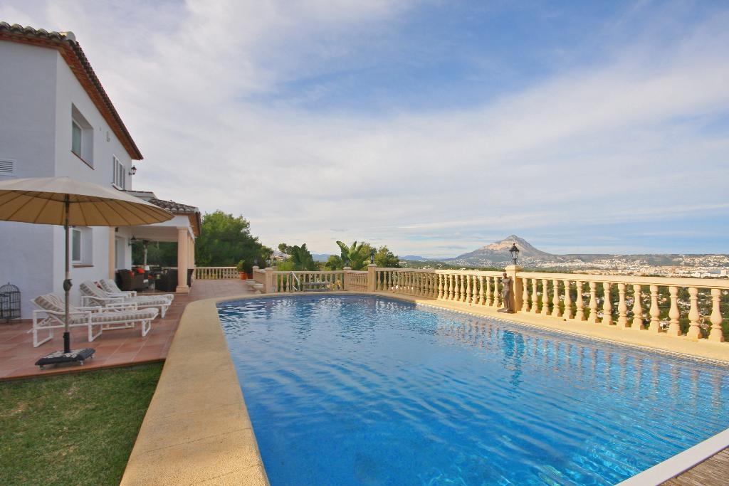 Ferienhaus mit Pool für 12 Personen ca. 550 mÂ² in Jávea, Costa Blanca: 6 Schlafzimmer, 5 Badezimmer, Kabel-TV, Sat-TV, Spülmaschine, Pool, Strand 3 km, abgeschl. Grundstück, Trockner, Waschmaschine, Hund erlaubt