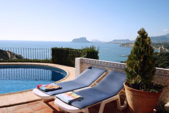 Ferienwohnung für 6 Personen in Moraira, Costa Blanca: 3 Schlafzimmer, 3 Badezimmer, Sat-TV, Spülmaschine, Pool, Strand 1000 m, Waschmaschine