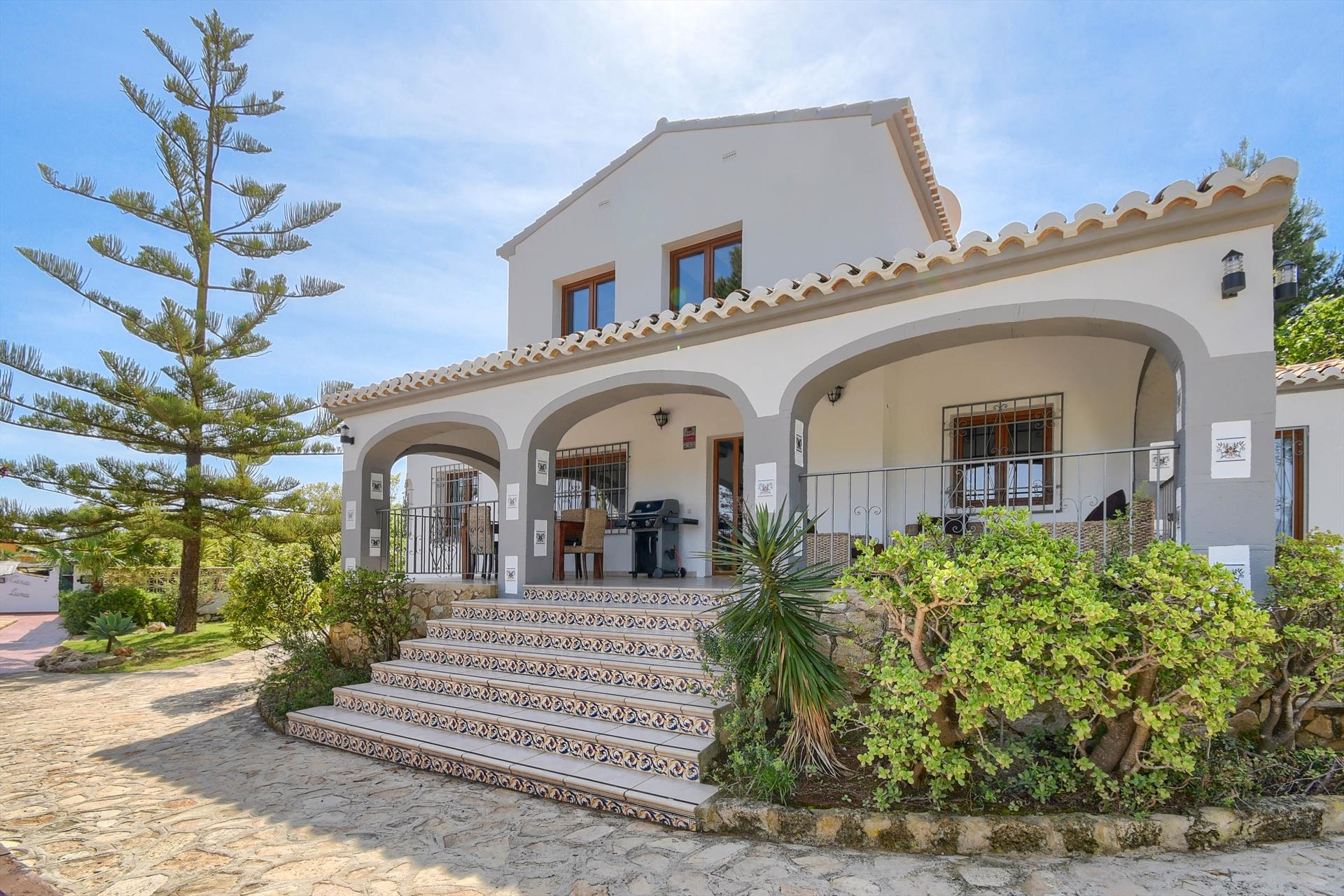 Ferienhaus mit Pool für 6 Personen in Jávea, Costa Blanca: 3 Schlafzimmer, Klimaanlage, Kabel-TV, Sat-TV, Spülmaschine, Pool, Strand 2 km, abgeschl. Grundstück, Waschmaschine, Hund erlaubt