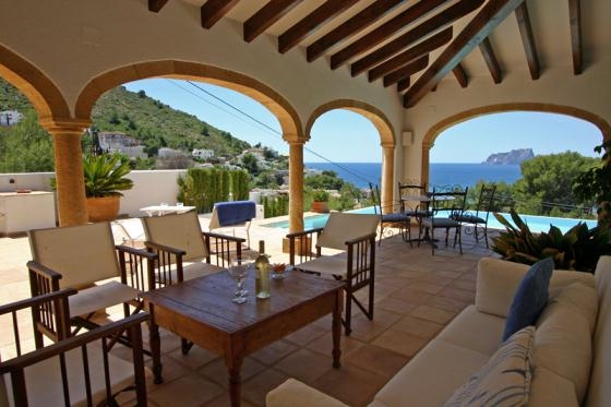 Ferienwohnung für 4 Personen in Moraira, Costa Blanca: 2 Schlafzimmer, Klimaanlage, Spülmaschine, Pool, Strand 200 m, Waschmaschine