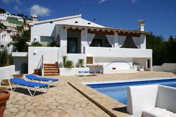 Ferienhaus mit Pool für 6 Personen ca. 140 mÂ² in Moraira, Costa Blanca: 3 Schlafzimmer, 1 Badezimmer, Sat-TV, Spülmaschine, Pool, Strand 5 km, abgeschl. Grundstück, Waschmaschine
