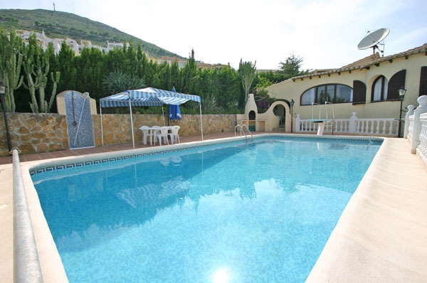 Ferienwohnung für 6 Personen ca. 110 mÂ² in Moraira, Costa Blanca: 3 Schlafzimmer, 3 Badezimmer, Klimaanlage, Sat-TV, Pool, Strand 5 km, Waschmaschine