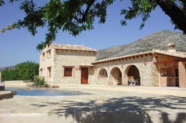 La Belle Maison de campagne pour 8 personnes, situées dans un grand endroit, dans le midle de Jal ó n Vallée. La Maison de campagne a des belles vues et vous pouvez apprécier dans une région calmess.  la Maison de campagne se, Jalon