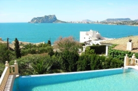VILLA À MORAIRA. FABULEUSE VILLA SITUÉE À QUELQUES METRES DE LA MER, dans un site privilégié: un quartier résidentiel à la fois calme et non loin de toutes les boutiques., Moraira