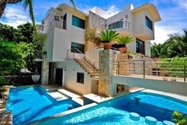 Belle villa  comfortable à Playa del Carmen, Playacar, Mexique pour un maximum de 10 personnes  avec piscine privée.Cette villa est située  dans une  région balnéaire et  à 100 m de la plage et offre beaucoup d'intimité et un jardin.Le comfort et le voisinage de la plage rendent cette villa un logement idéal pour passer vos vacances avec votre famille ou vos amis.Intérieur, Playa del Carmen