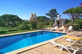 Villa avec piscine privée de vacance à louer pour vos sèjours pour le maximum de 6 personnes.Cette belle villa, récemment ameublée est située dans le Resort de Quinta das Salinas. Elle est composée d'un étage, , Almancil