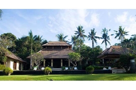 Holiday Villa The Lotus Residence is your private home amidst sprawling tropical gardens, paddy fields and lotus ponds on a hectare of prime Balinese fields perched on the Laing River valley. The serenity and freedom unique to Bali, is situated withi, Canggu