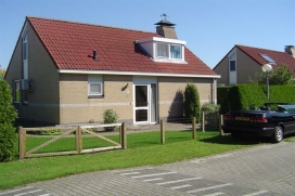 Beautiful and well furnished holiday home   in Balk, Friesland, Netherlands for a maximum of 6 persons.
This holiday home is situated  in a  rural and wooded area and close to restaurants and bars and shops. The accommodation has privacy and a lawned garden.
Its tranquility, its comfort and the vicinity of places to shop, places to go out and sports facilities make this an ideal holiday home to celebrate your holidays with family or friends.
Interior
, Balk