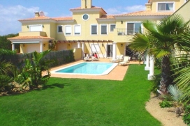 Holiday rental villa for up to 6 people.Linked villa, located in the exclusive area of Fazenda de Santiago decorated at a very high standard. Including free access to tennis court and gym., Almancil